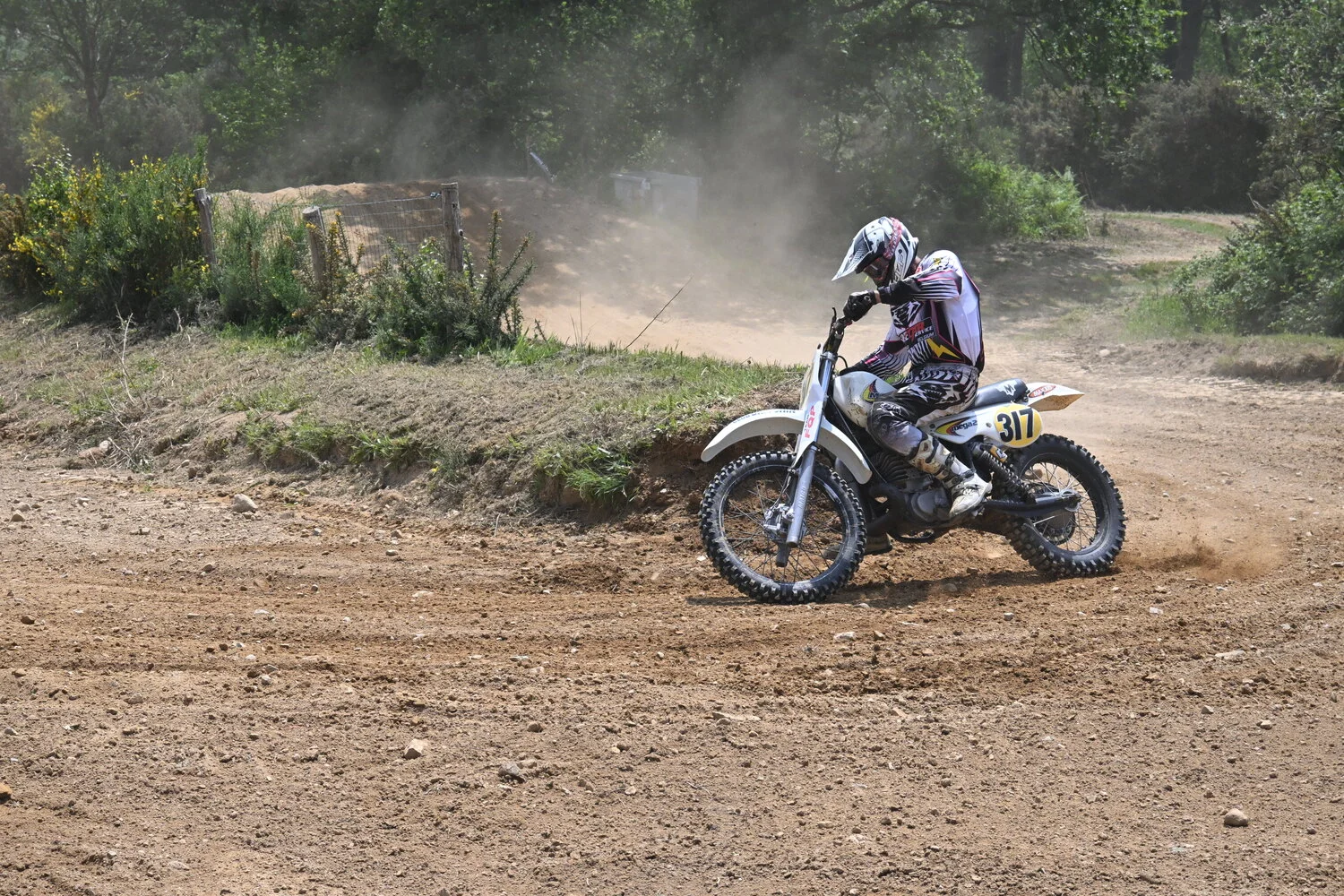 BIGNAN (56) MOTOCROSS 100% MOTOS ANCIENNES FFM LES 9 ET 10 MAI 2026.