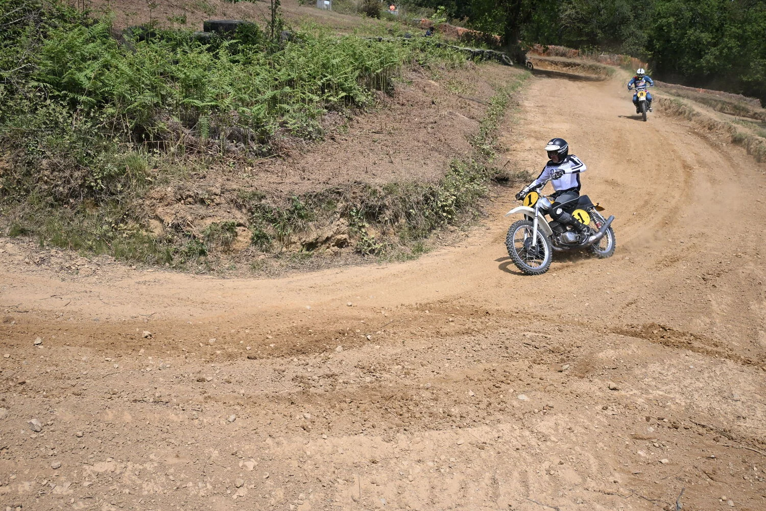 BIGNAN (56) MOTOCROSS 100% MOTOS ANCIENNES FFM LES 9 ET 10 MAI 2026.
