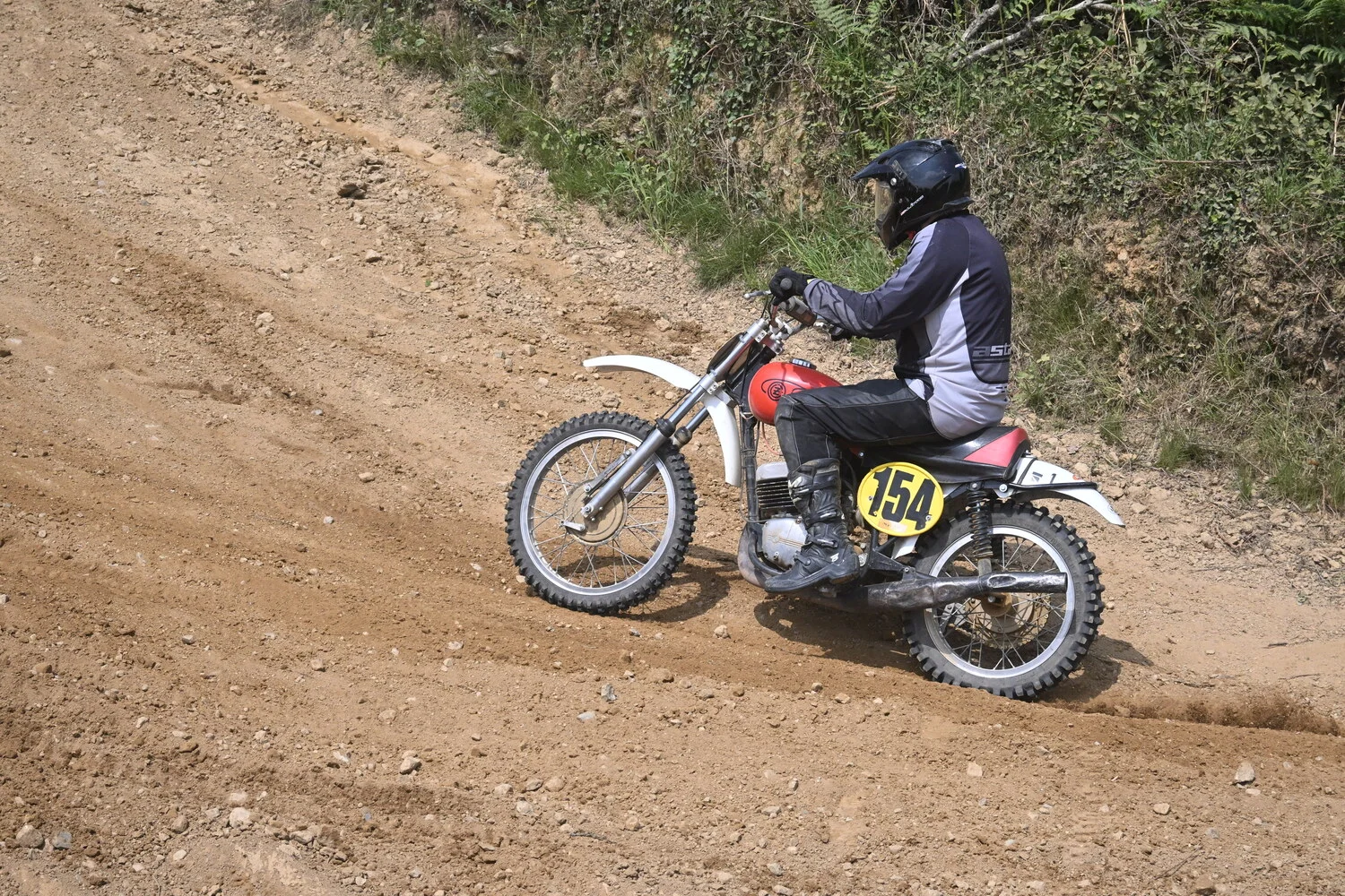 BIGNAN (56) MOTOCROSS 100% MOTOS ANCIENNES FFM LES 9 ET 10 MAI 2026.