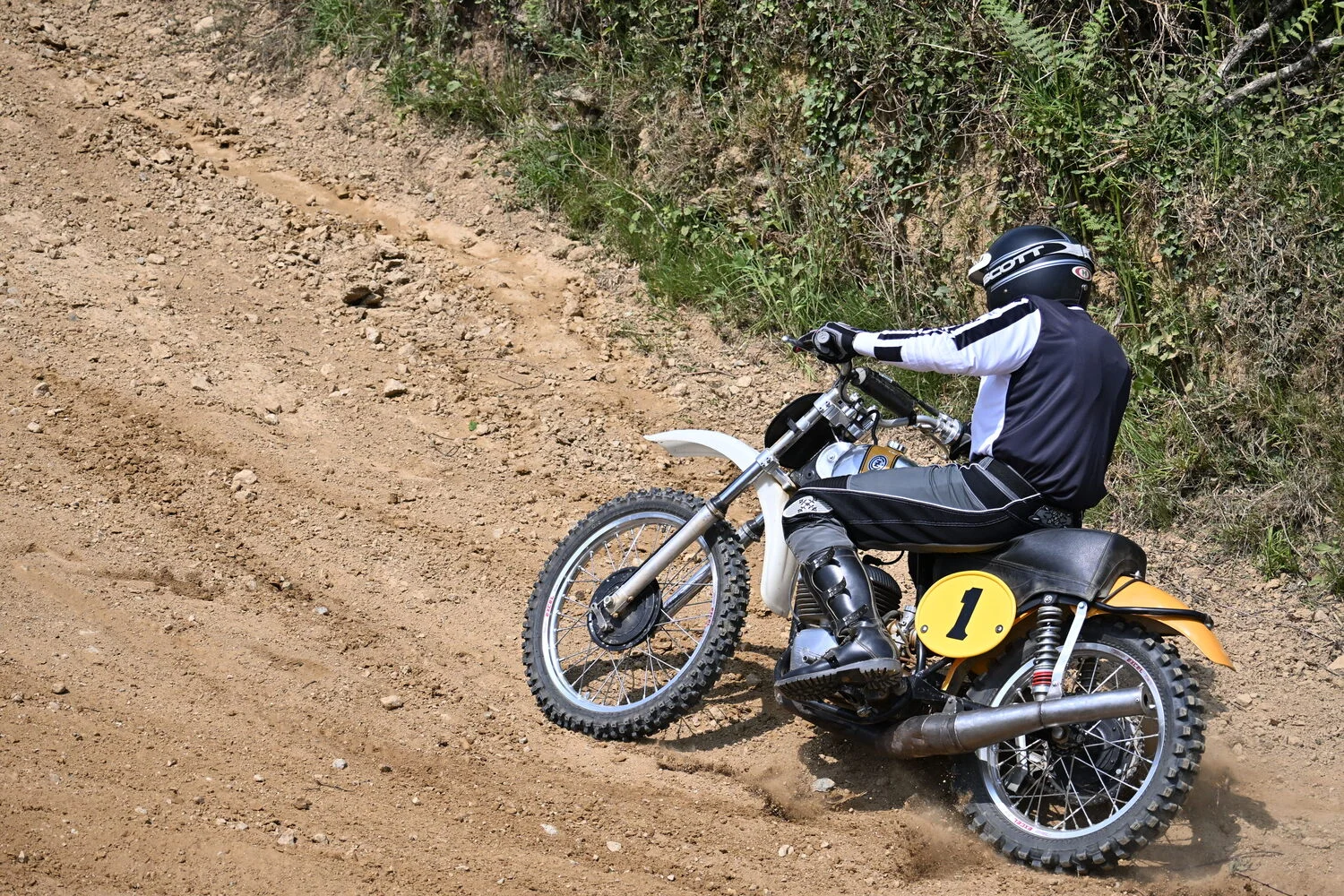 BIGNAN (56) MOTOCROSS 100% MOTOS ANCIENNES FFM LES 9 ET 10 MAI 2026.