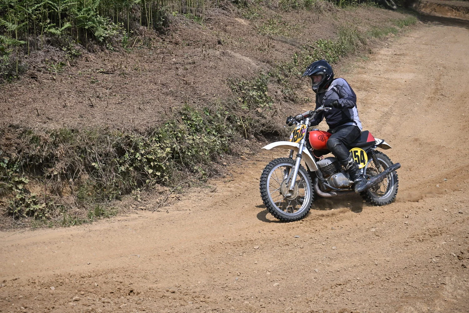 BIGNAN (56) MOTOCROSS 100% MOTOS ANCIENNES FFM LES 9 ET 10 MAI 2026.
