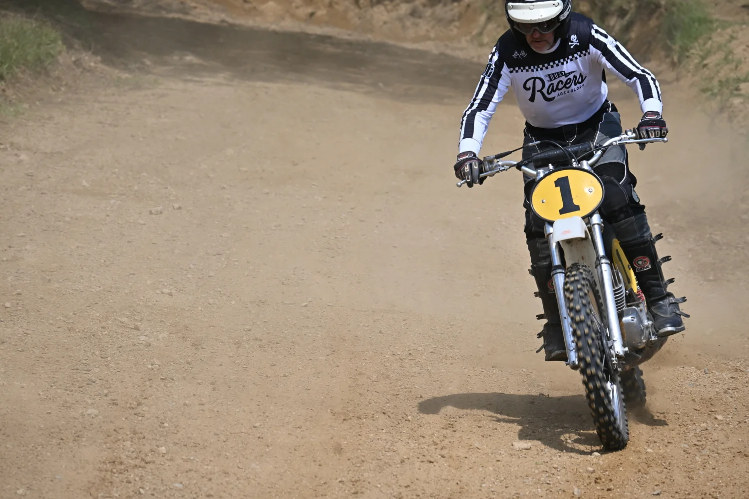 BIGNAN (56) MOTOCROSS 100% MOTOS ANCIENNES FFM LES 9 ET 10 MAI 2026.