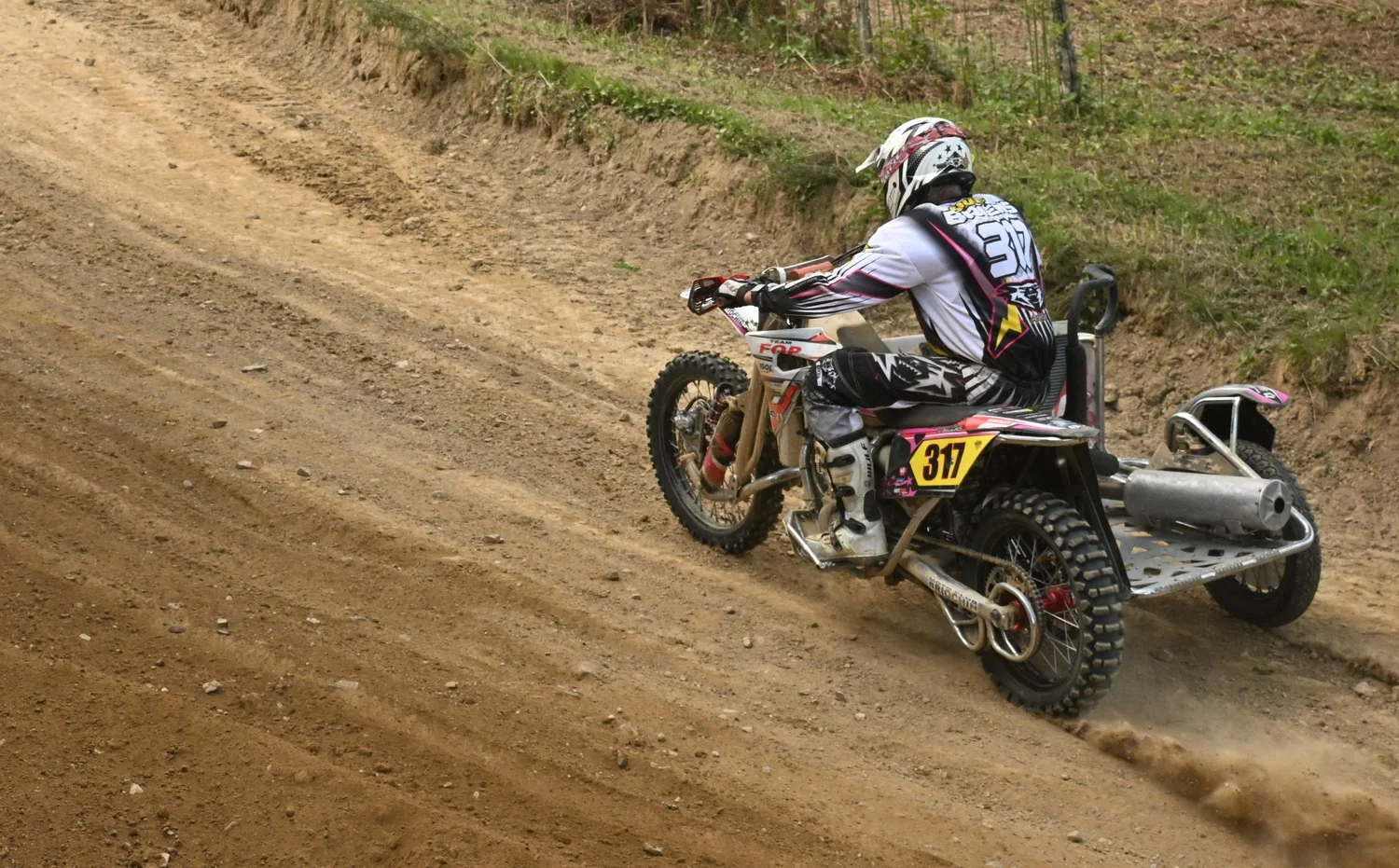 BIGNAN (56) MOTOCROSS 100% MOTOS ANCIENNES FFM LES 9 ET 10 MAI 2026.